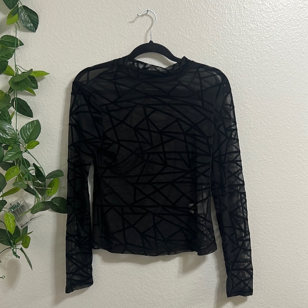 Black geometric long sleeve mesh top — size L